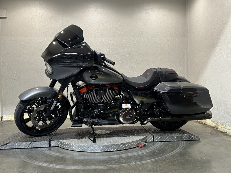 Harley-Davidson CVO Street Glide 2025 FLHXSE 84633813 RAVEN FADE - Photo 6