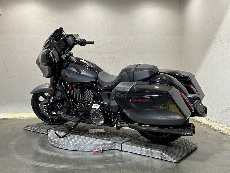 Harley-Davidson CVO Street Glide 2025 FLHXSE 84633813 RAVEN FADE - Photo 7