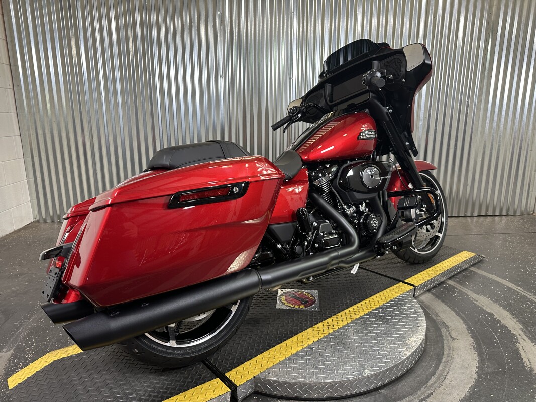 2025 Harley-Davidson Street Glide Brilliant Red - Black Finish - Photo 8