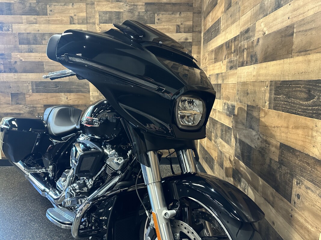 2025 Harley-Davidson Street Glide Vivid Black FLHX - Photo 4