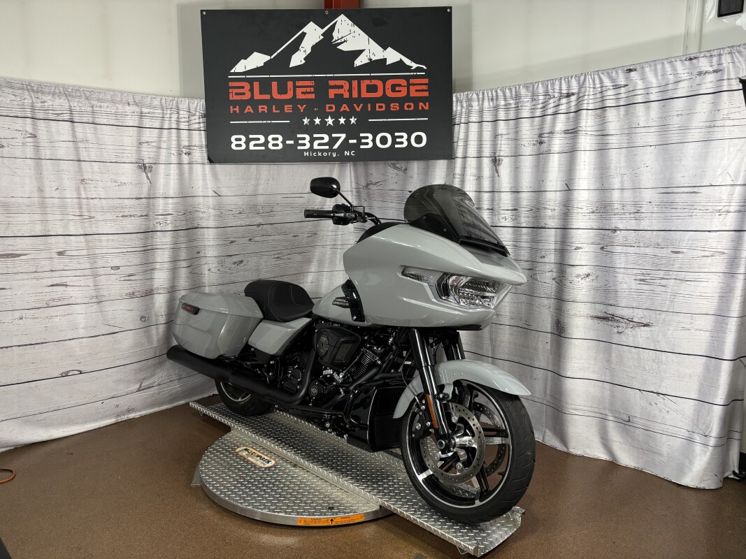 2025 Harley-Davidson Road Glide - Photo 2