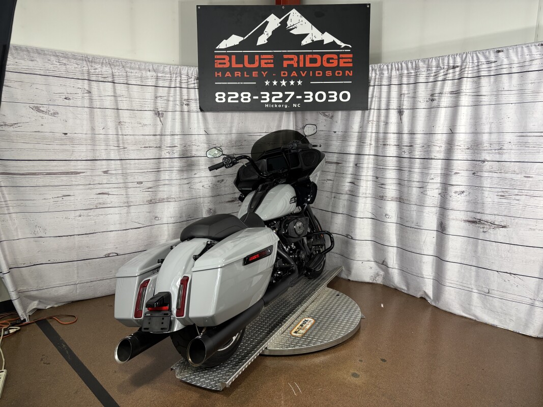 2025 Harley-Davidson Road Glide - Photo 8
