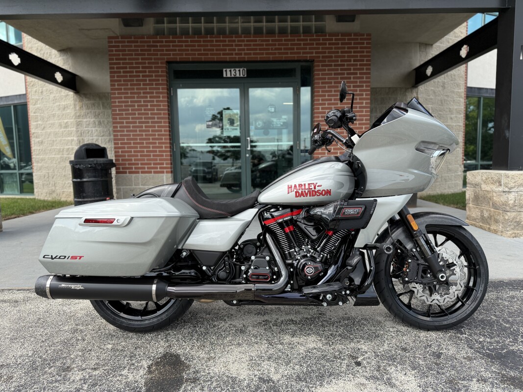 2025 Harley-Davidson CVO Road Glide ST FLTRXSTSE Mercury Silver