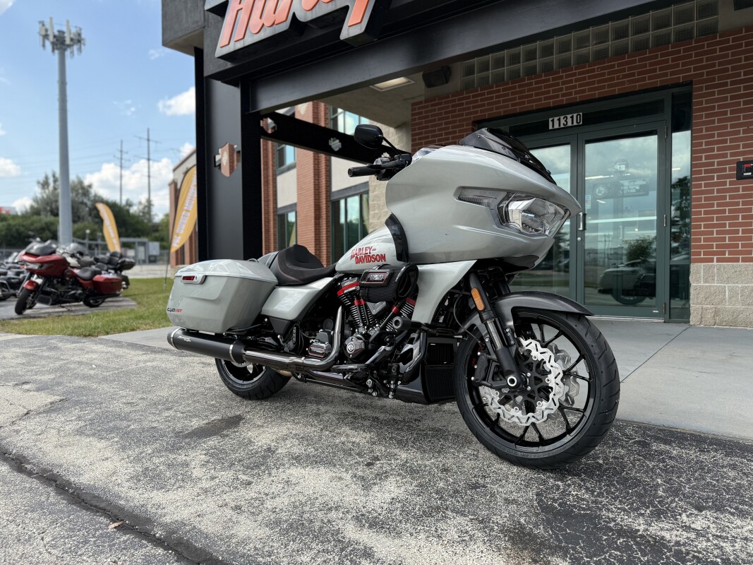 2025 Harley-Davidson CVO Road Glide ST FLTRXSTSE Mercury Silver - Photo 2
