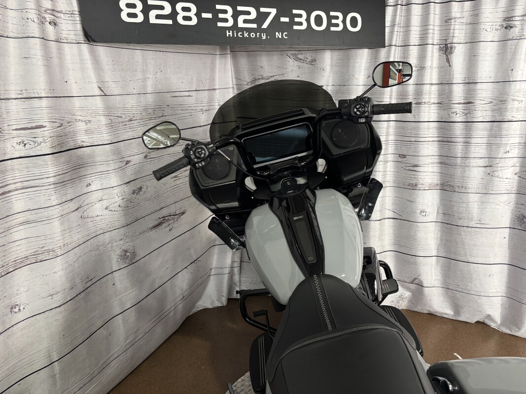 2025 Harley-Davidson Road Glide - Photo 9