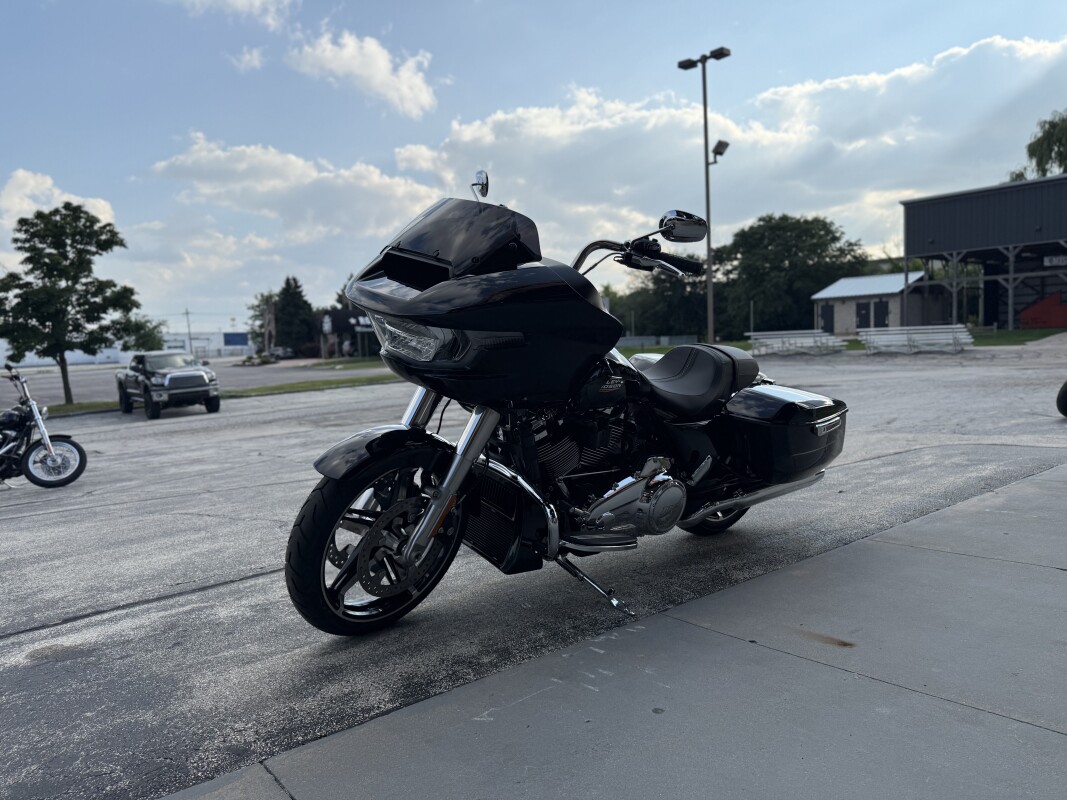 2025 Harley-Davidson Road Glide FLTRX VIVID BLACK - Photo 7