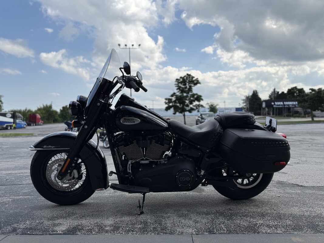2024 Harley-Davidson Heritage Classic FLHCS VIVID BLK - Photo 6