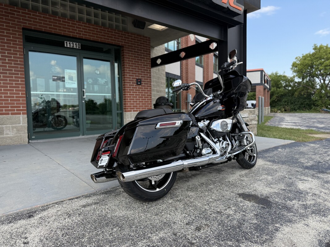 2025 Harley-Davidson Road Glide FLTRX VIVID BLACK - Photo 3