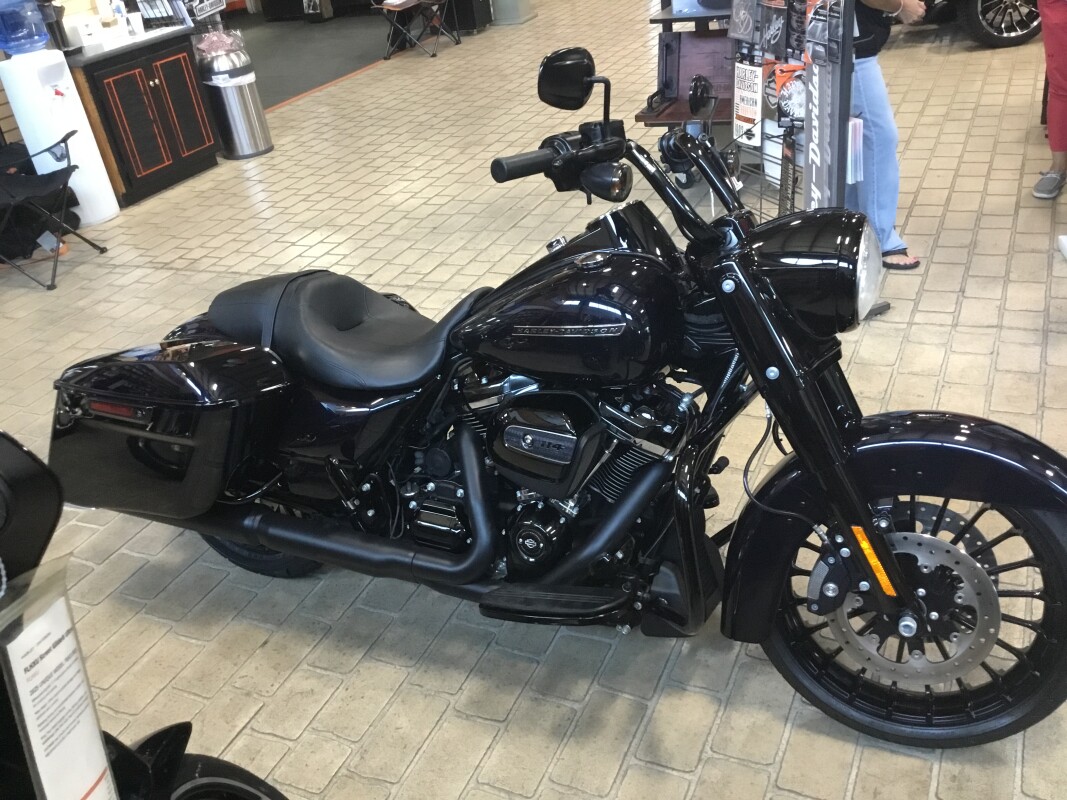2019 Harley-Davidson® Road King® Special Midnight Blue | FX