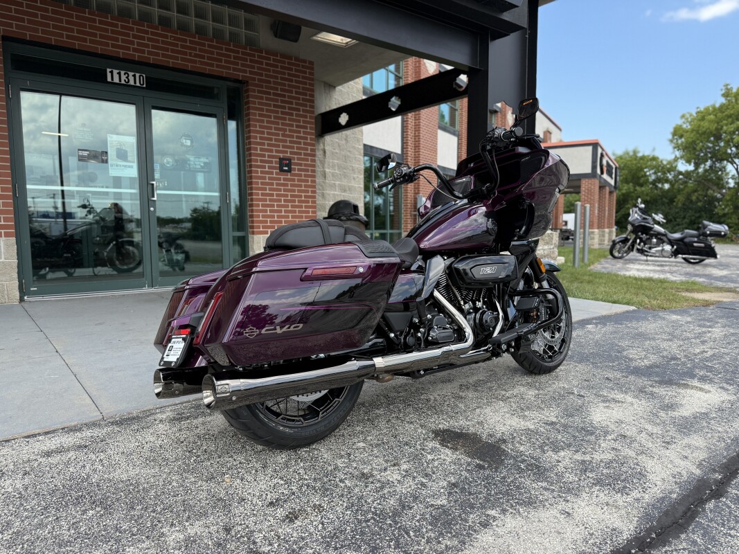 2025 Harley-Davidson CVO Road Glide FLTRXSE POISON BERRY FDE - Photo 3