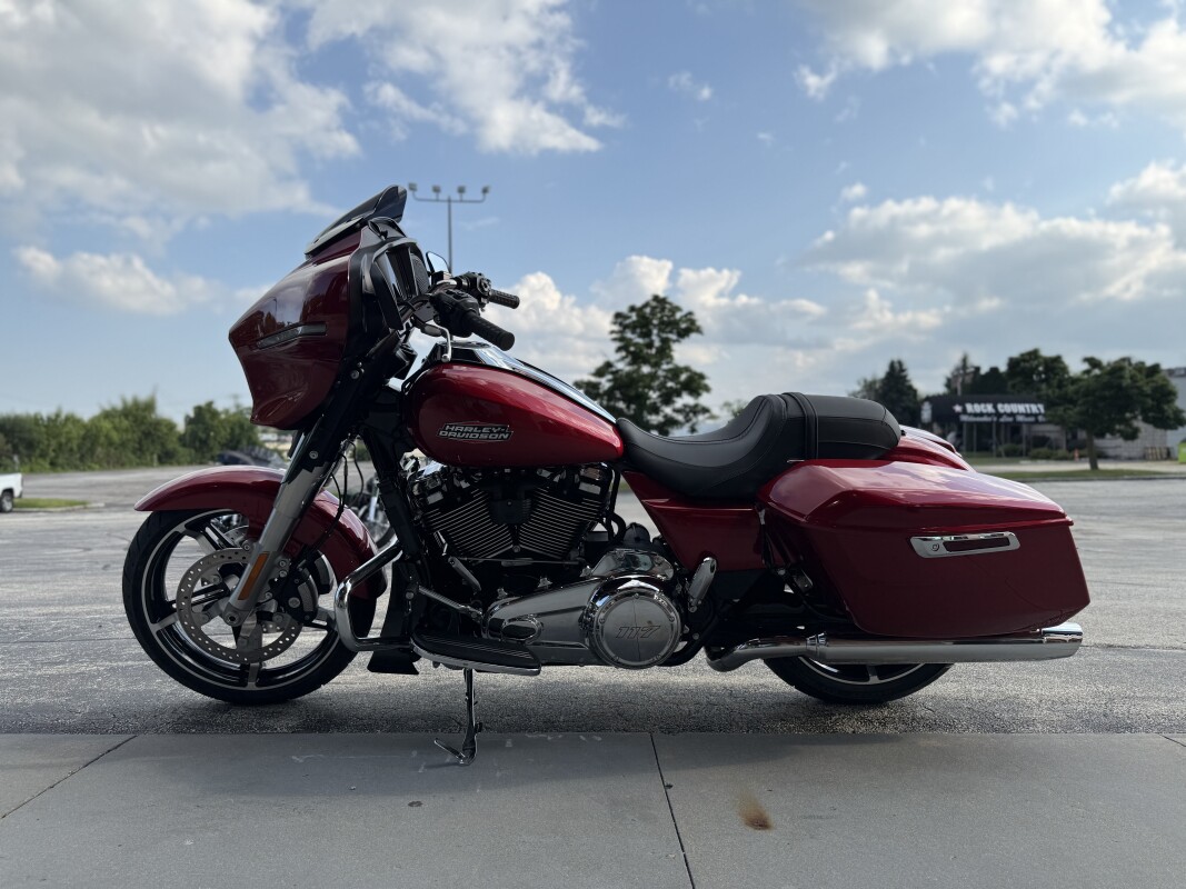 2025 Harley-Davidson Street Glide FLHX BRILLIANT RED - Photo 6
