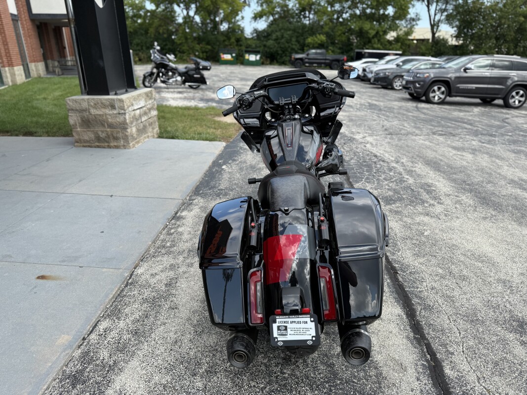 2025 Harley-Davidson Road Glide CVO ST HOT LAP - Photo 4