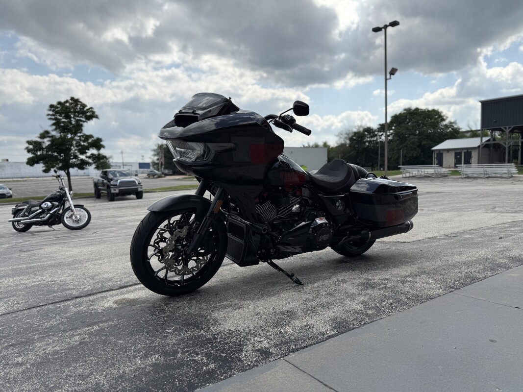 2025 Harley-Davidson Road Glide CVO ST HOT LAP - Photo 7
