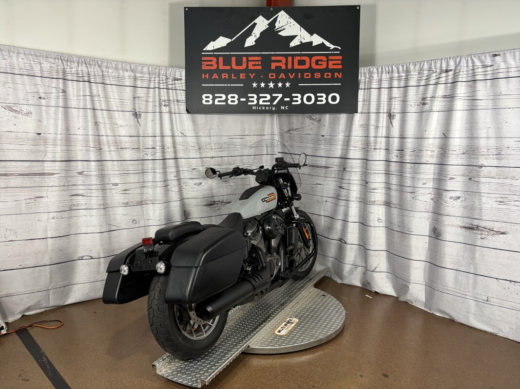 2024 Nightster Special – Agile and Tech-Savvy Ride - Photo 8