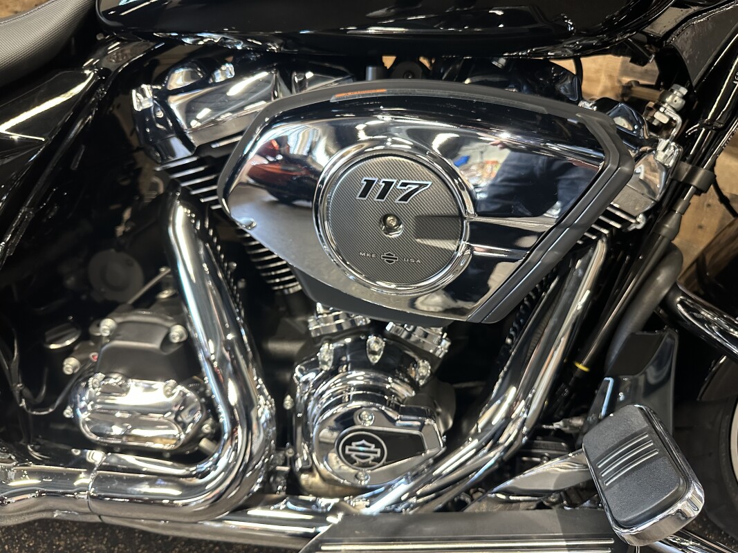 2025 Harley-Davidson Street Glide Vivid Black FLHX - Photo 7