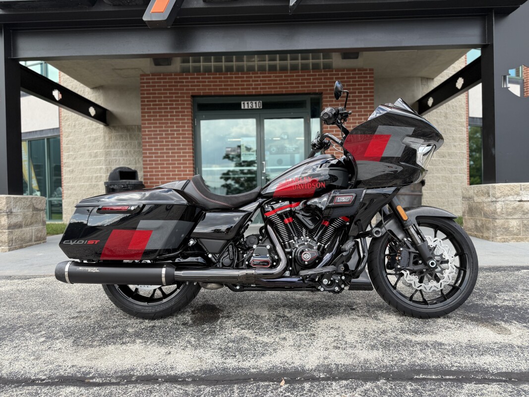 2025 Harley-Davidson Road Glide CVO ST HOT LAP