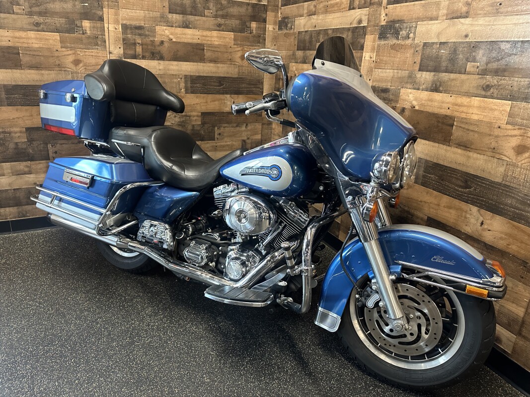 2005 Harley-Davidson Electra Glide Classic Chopper Blue Pearl and Brilliant Silver Pearl FLHTC - Photo 2