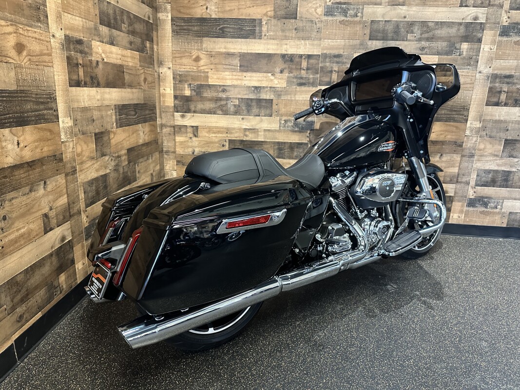 2025 Harley-Davidson Street Glide Vivid Black FLHX - Photo 3