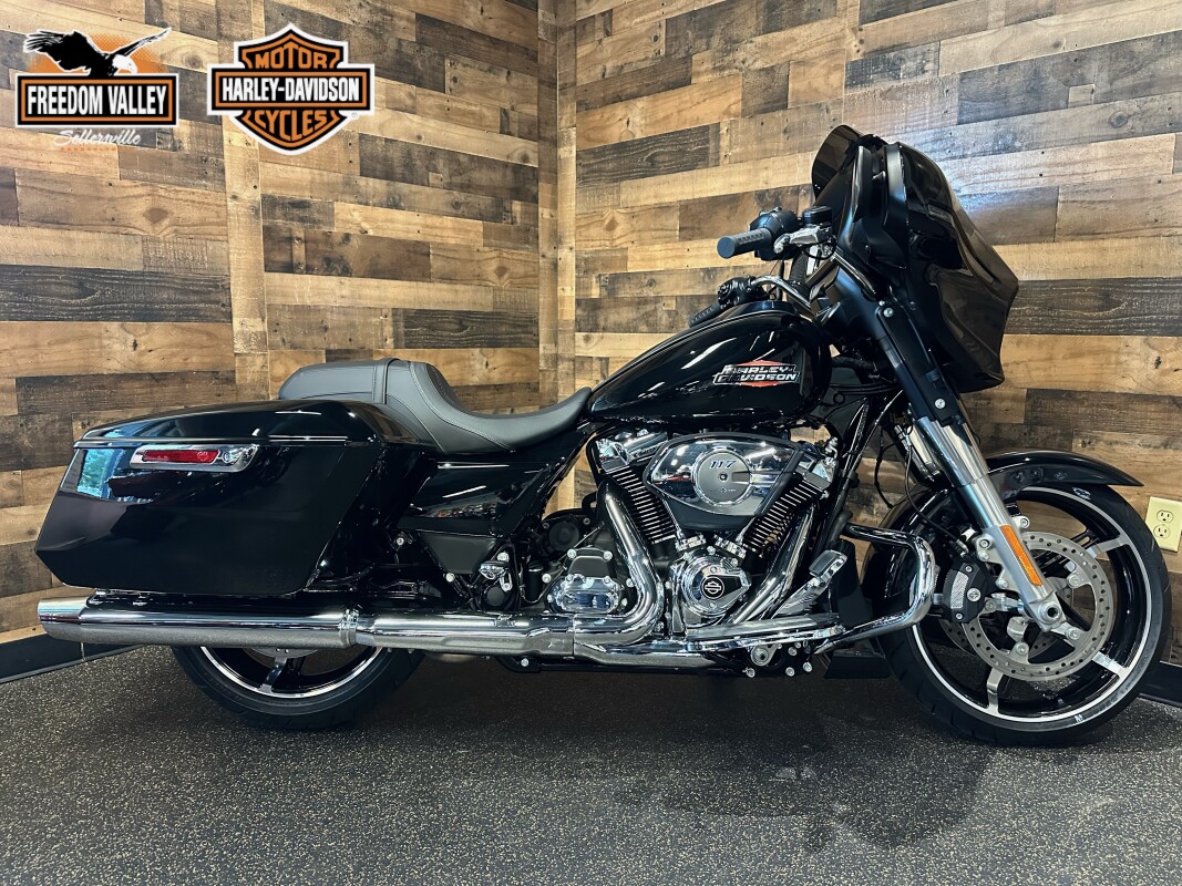 2025 Harley-Davidson Street Glide Vivid Black FLHX