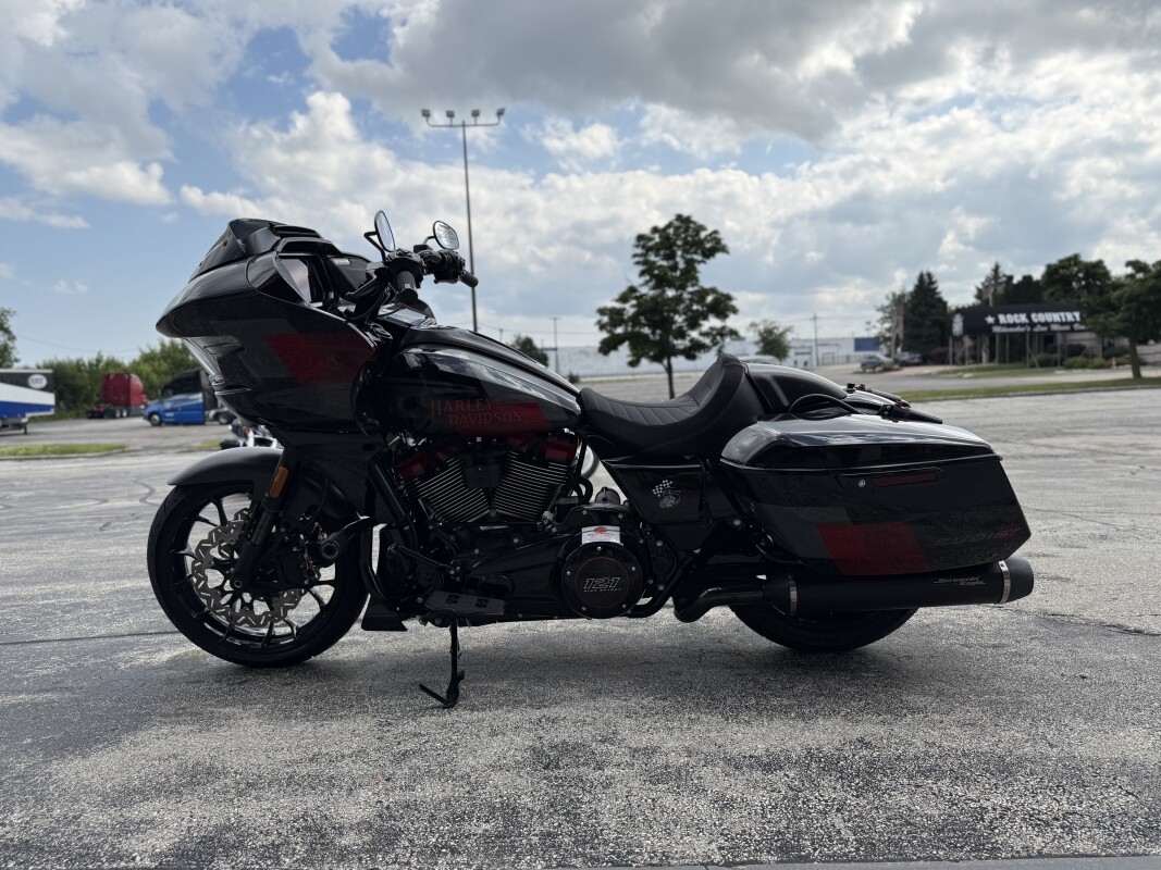 2025 Harley-Davidson Road Glide CVO ST HOT LAP - Photo 6