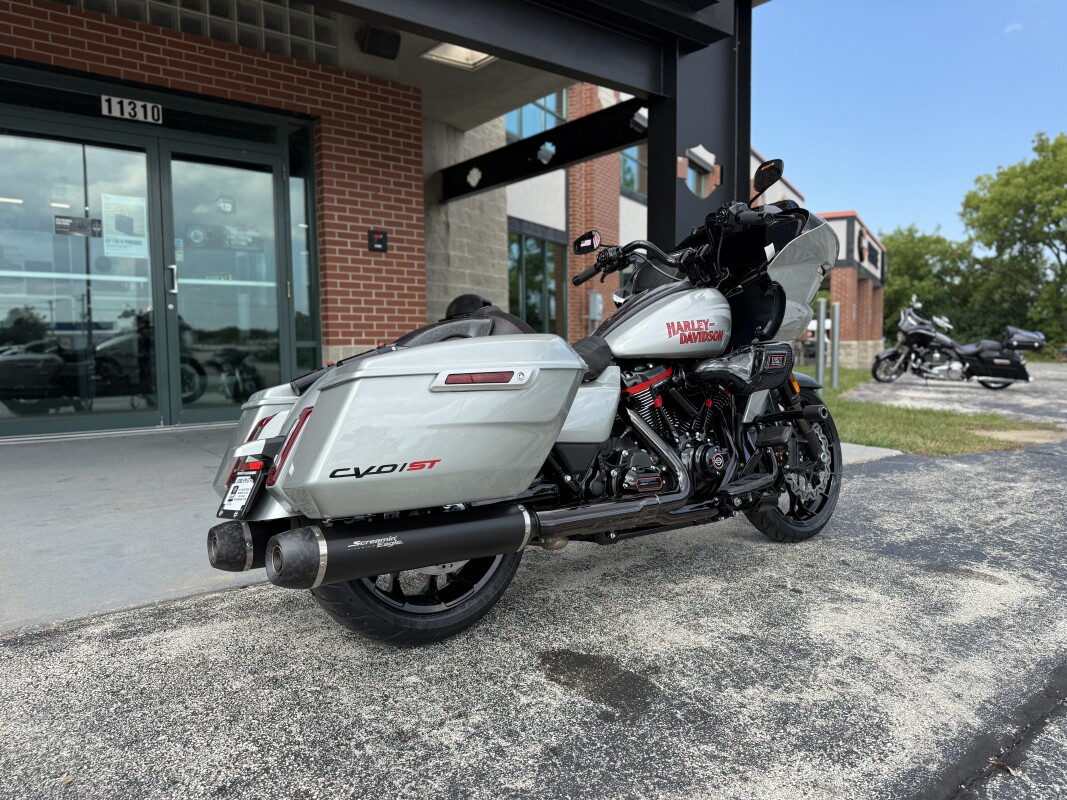 2025 Harley-Davidson CVO Road Glide ST FLTRXSTSE Mercury Silver - Photo 3