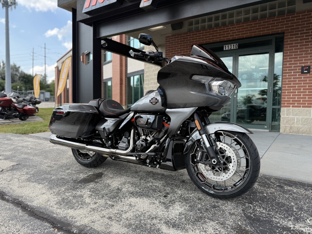 2025 Harley-Davidson CVO Road Glide ST FLTRXSTSE Mercury Silver - Photo 2