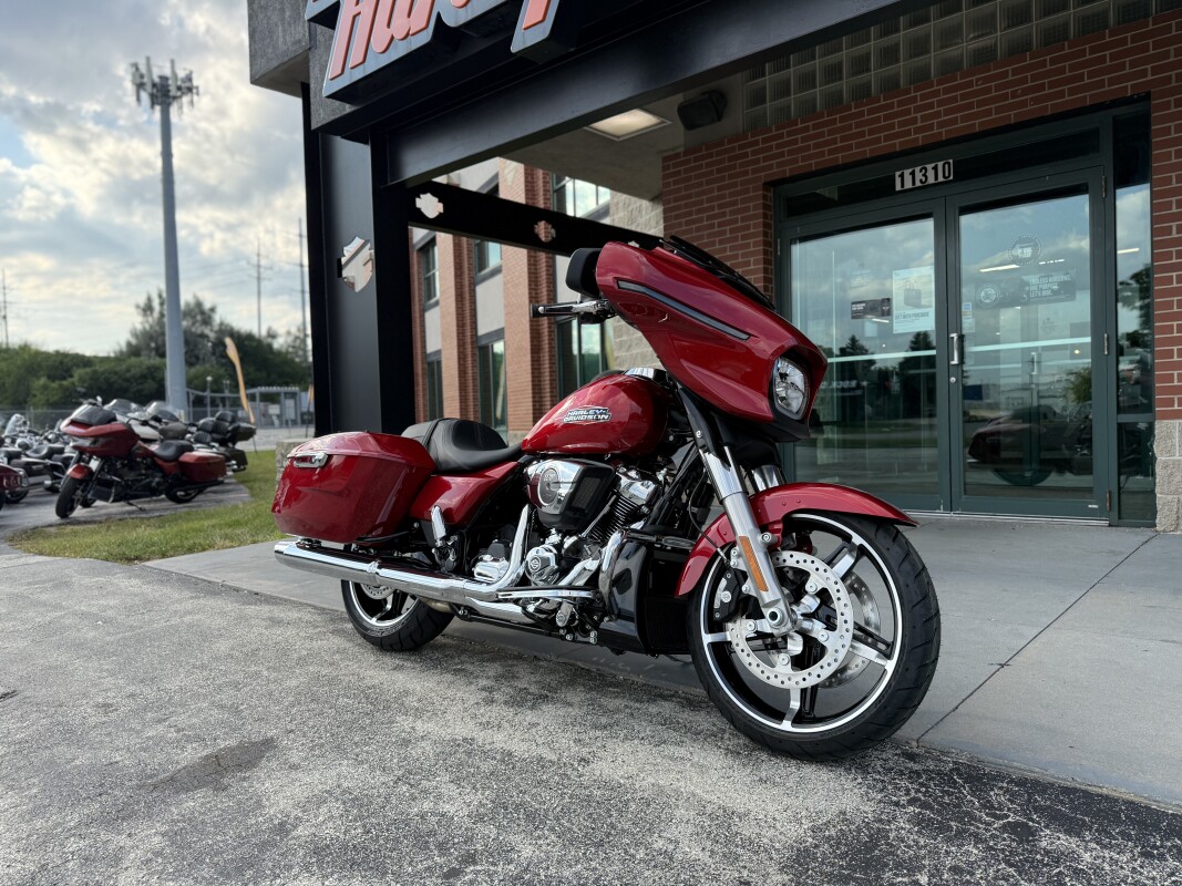 2025 Harley-Davidson Street Glide FLHX BRILLIANT RED - Photo 2