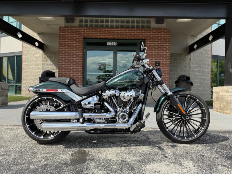 2024 Harley-Davidson<sup>®</sup> Breakout<sup>™</sup> 117 FXBR ALPINE GREEN