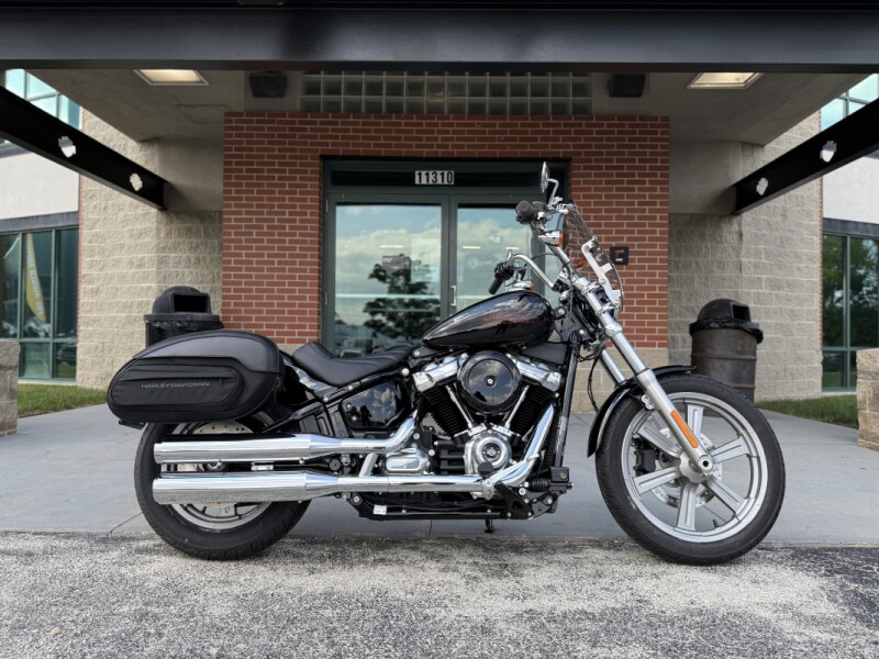 2024 Harley-Davidson<sup>®</sup> Softail<sup>®</sup> Standard FXST VIVID BLK