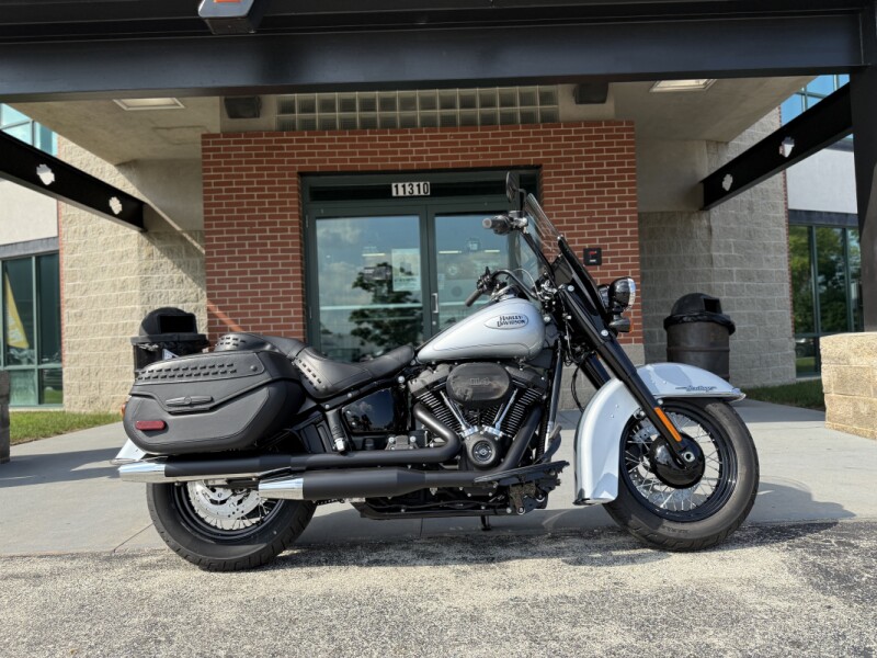 2024 Harley-Davidson<sup>®</sup> Heritage Classic FLHCS ATLAS SIL