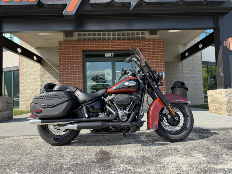 2024 Harley-Davidson<sup>®</sup> Heritage Classic FLHCS RED ROCK/BLACK