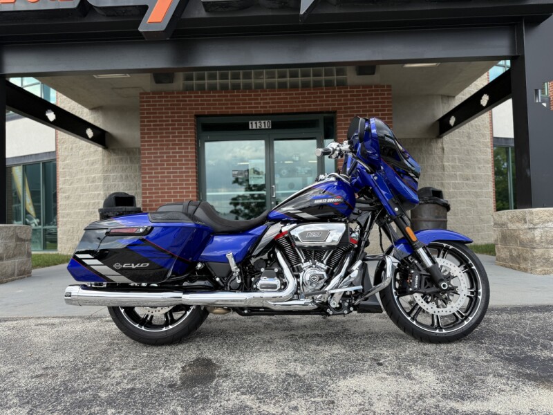 2025 Harley-Davidson<sup>®</sup> CVO™ Street Glide® FLHXSE BLUE