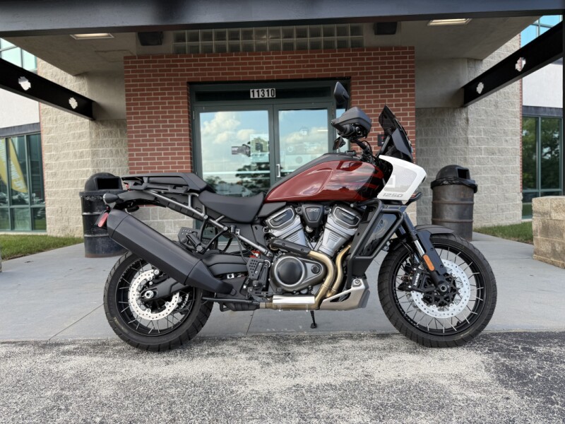 2024 Harley-Davidson<sup>®</sup> Pan America™ 1250 Special RA1250S RED RCK/BRC WHT