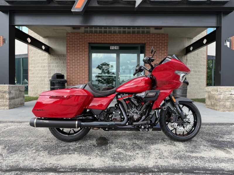 2025 Harley-Davidson<sup>®</sup> CVO™ Road Glide® ST FLTRXSTSE RALLY RED