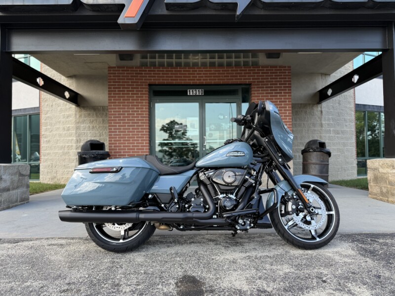 2024 Harley-Davidson<sup>®</sup> Street Glide® FLHX SHARKSKIN BLUE