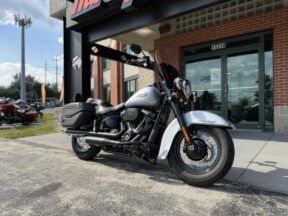2024 Harley-Davidson<sup>®</sup> Heritage Classic FLHCS ATLAS SILVER METALLIC thumb 3