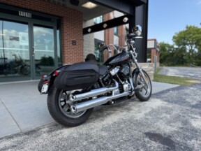 2024 Harley-Davidson<sup>®</sup> Softail<sup>®</sup> Standard FXST VIVID BLK thumb 2