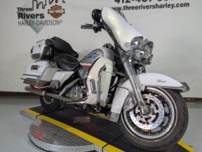 2008 Harley-Davidson® Electra Glide® Classic Two-Tone White Gold Pearl/Pewter Pearl thumb 2
