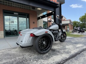 2024 Harley-Davidson<sup>®</sup> Freewheeler<sup>®</sup> FLRT BILL GRAY thumb 2