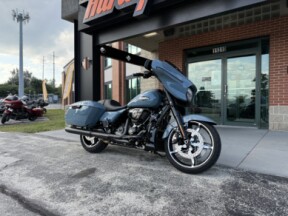 2024 Harley-Davidson<sup>®</sup> Street Glide® FLHX SHARKSKIN BLUE thumb 3