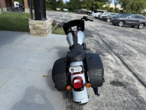 2024 Harley-Davidson<sup>®</sup> Heritage Classic FLHCS ATLAS SILVER METALLIC thumb 1