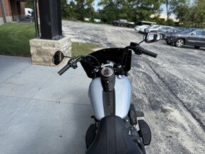 2024 Harley-Davidson<sup>®</sup> Heritage Classic FLHCS ATLAS SIL thumb 0