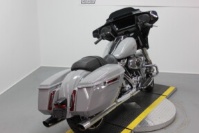 2024 Harley-Davidson® Street Glide® Billiard Gray thumb 1