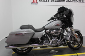 2024 Harley-Davidson® Street Glide® Billiard Gray thumb 3