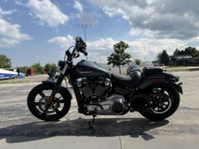 2025 Harley-Davidson® Street Bob® Iron Horse Metallic w/Laced Wheels thumb 0