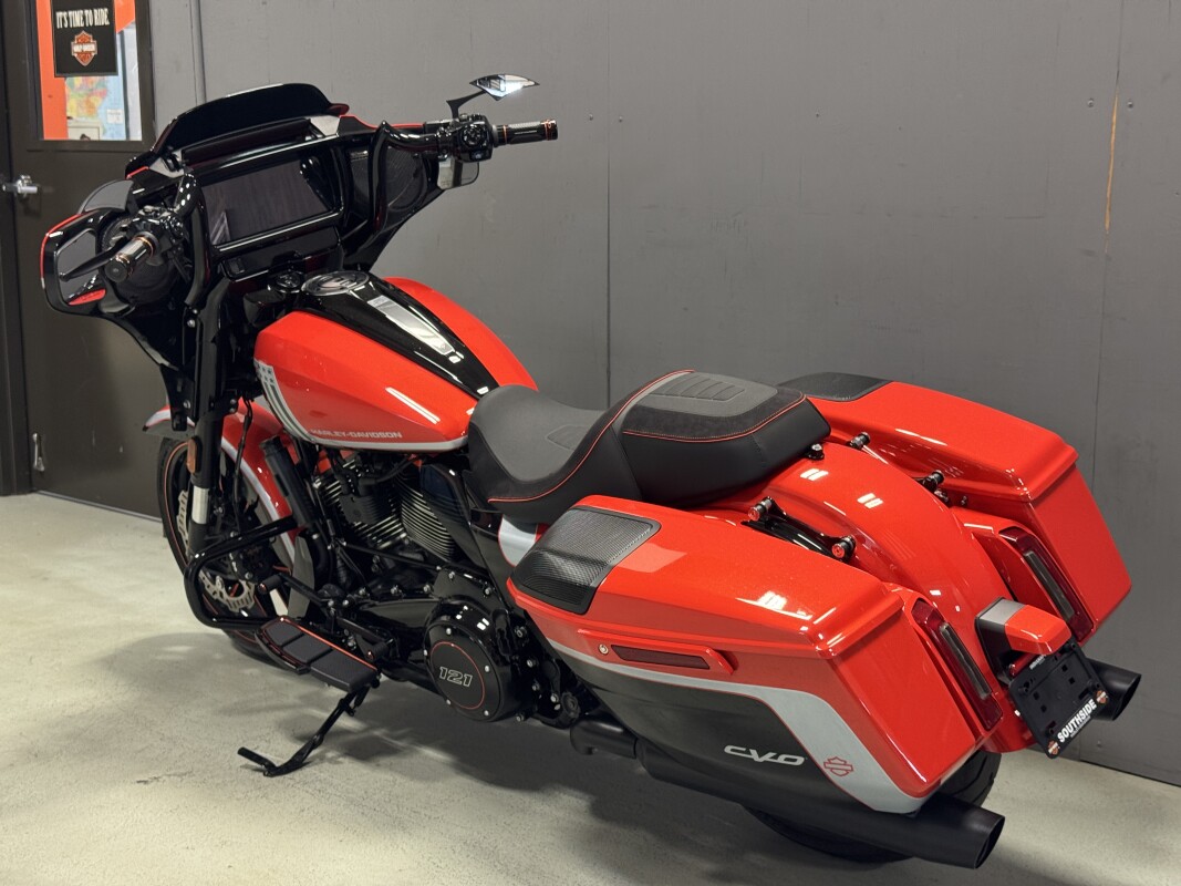 FLHXSE 2024 CVO Street Glide - Photo 6