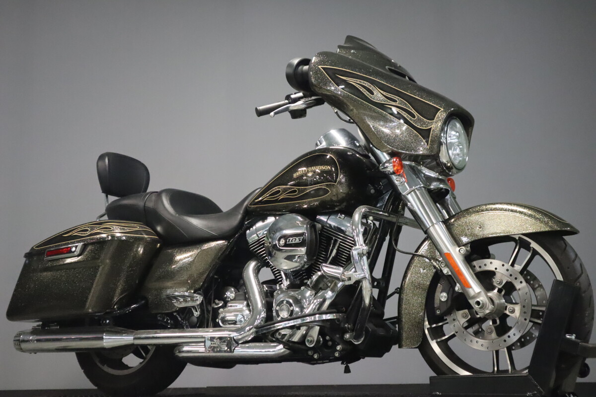 2016 Harley-Davidson Street Glide - Photo 2