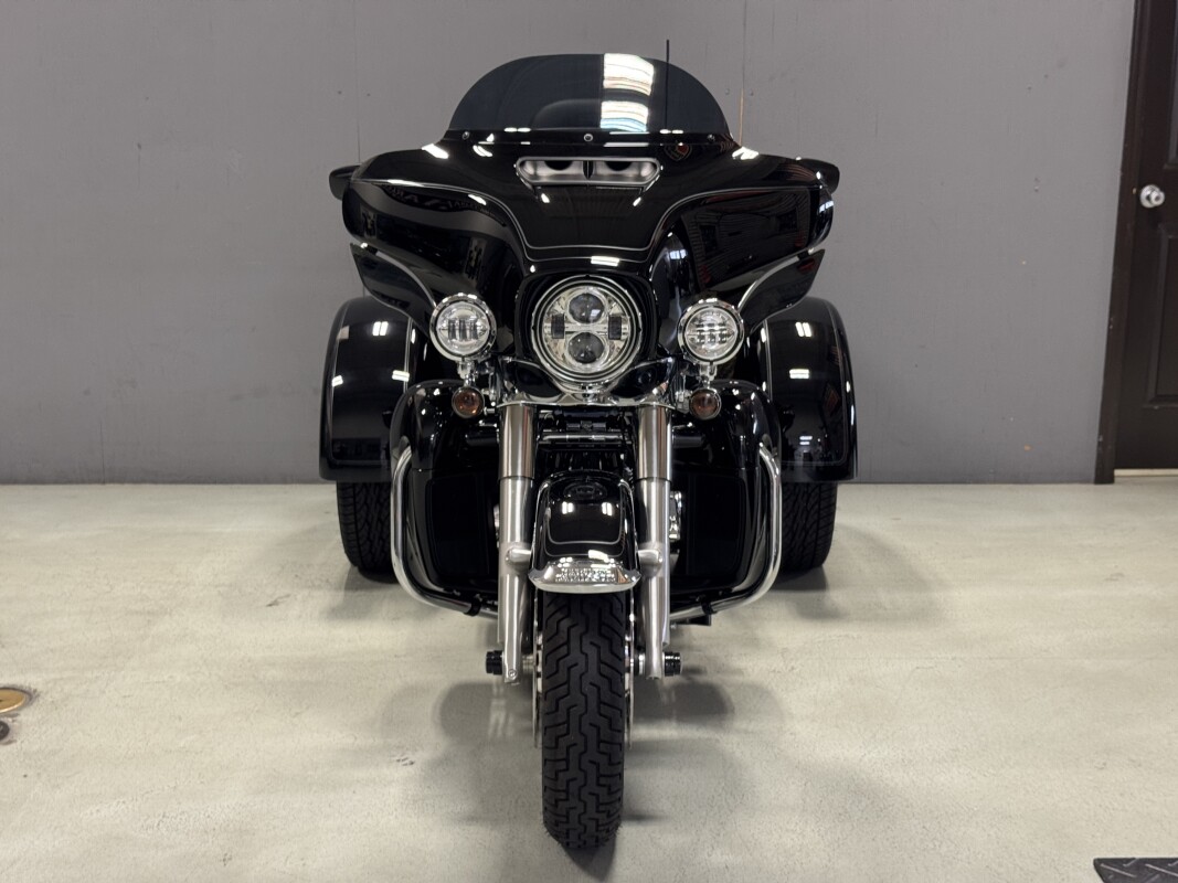 FLHTCUTG 2024 Tri Glide Ultra - Photo 7