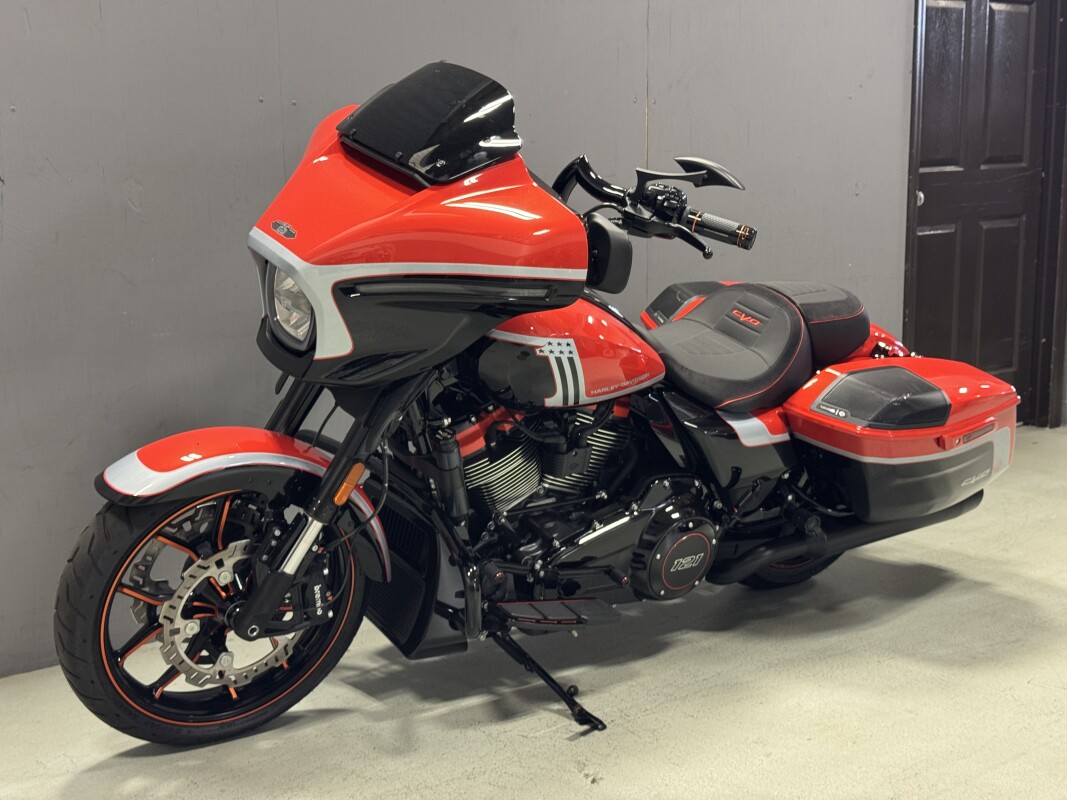 FLHXSE 2024 CVO Street Glide - Photo 5