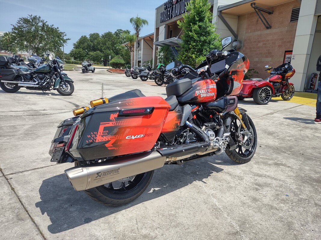 CVO Road Glide RR - Photo 9